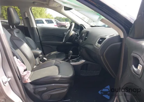 2019 Jeep Compass Latitude 4X4 from USA, damaged, VIN 3C4NJDBB0KT652857